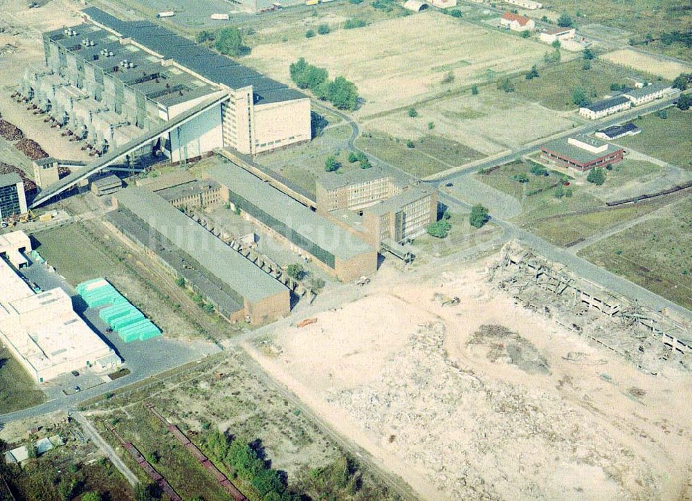 Luftbild Lübbenau / Brandenburg - Teilweise abgerissenes Strom - und Heizkradftwerk Lübbenau in Brandenburg.