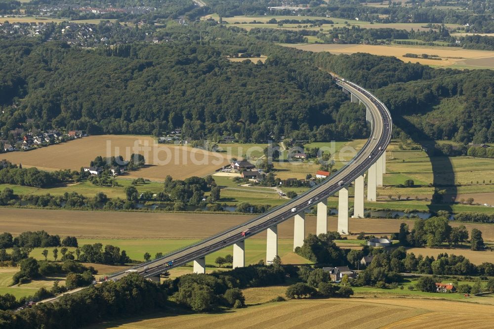 Luftaufnahme Mülheim an der Ruhr - Teilweise gesperrte Ruhrtalbrücke (auch Mintarder Brücke genannt) der Bundesautobahn BAB A52 bei Mülheim an der Ruhr im Bundesland Nordrhein-Westfalen