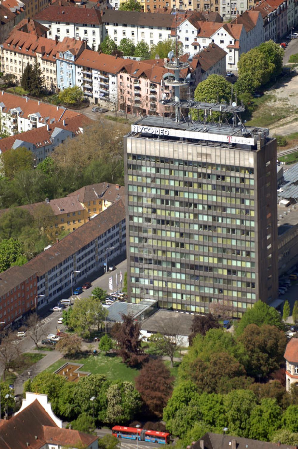 Luftbild Konstanz - Telekom-Hochhaus und Sankt Gebhard-Kirche in Konstanz-Petershausen