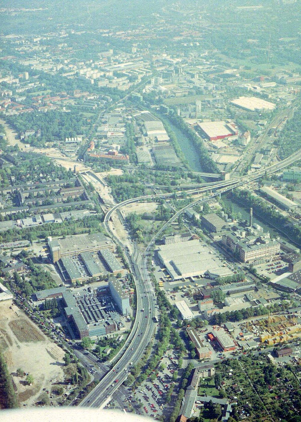 Luftaufnahme Berlin - Tempelhof - Tempelhofer Dreieck am Flughafen Tempelhof.