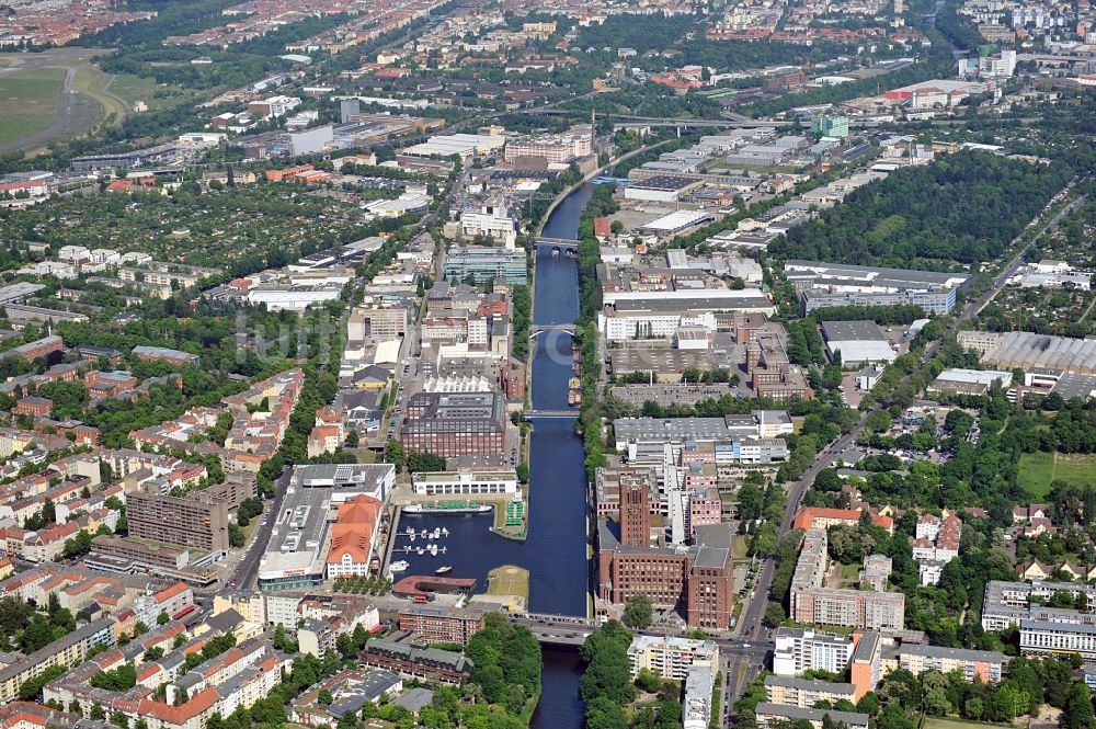 Luftaufnahme Berlin - Tempelhofer Hafen in Berlin