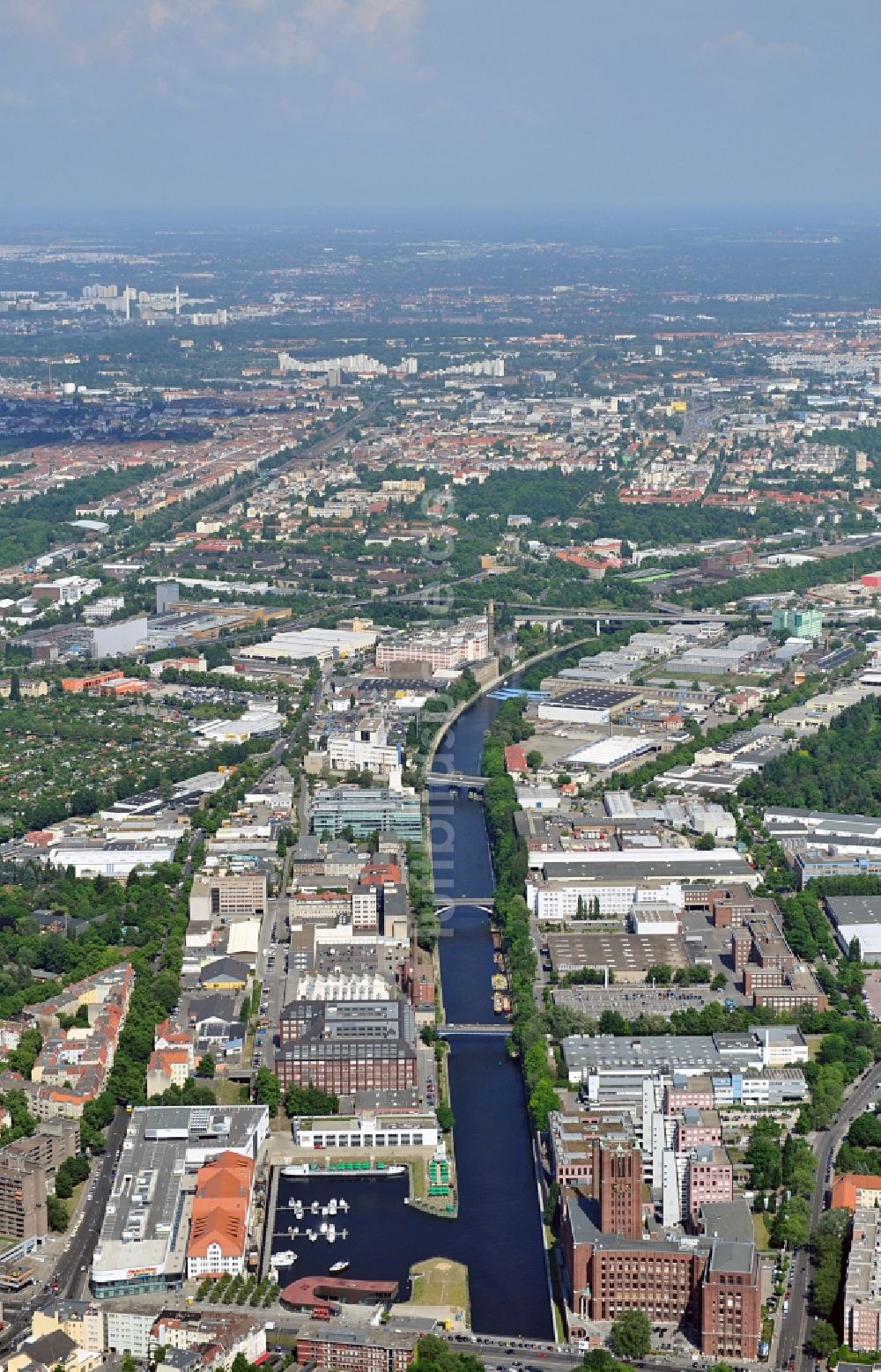 Berlin aus der Vogelperspektive: Tempelhofer Hafen in Berlin