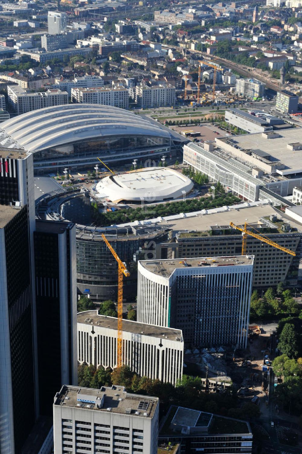 Luftbild Frankfurt am Main - Temporäre Ausstellungshalle auf der Frankfurter Messe in Hessen