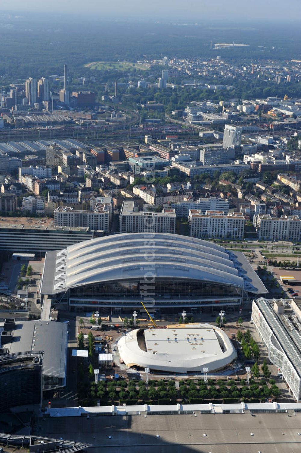 Frankfurt am Main von oben - Temporäre Ausstellungshalle auf der Frankfurter Messe in Hessen