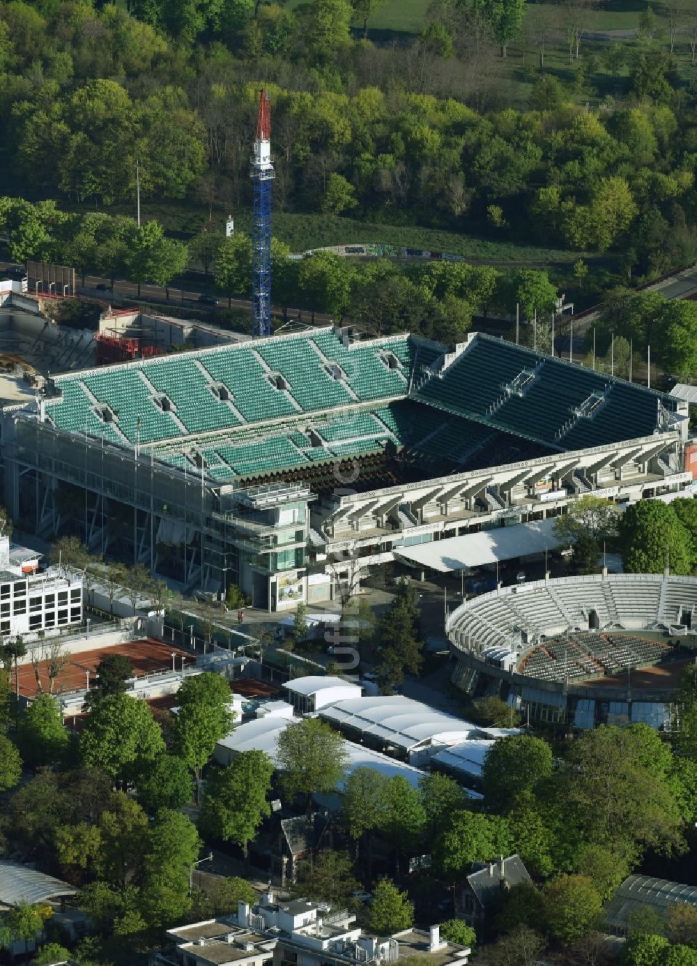 Luftaufnahme Paris - Tennis- Sportstätten-Gelände der Arena des Stadion in Paris in Ile-de-France, Frankreich