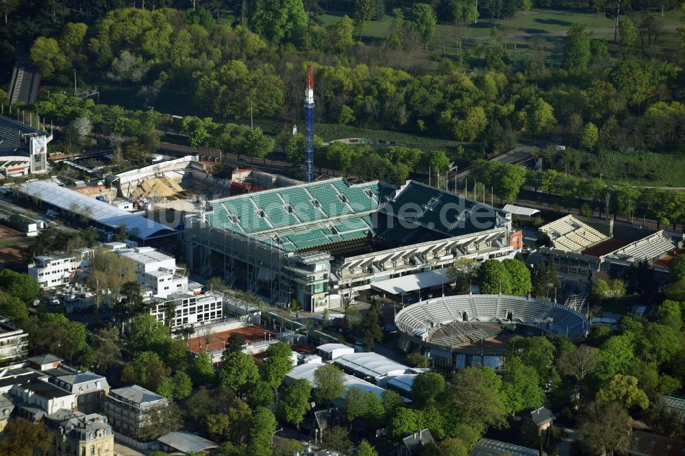 Paris von oben - Tennis- Sportstätten-Gelände der Arena des Stadion in Paris in Ile-de-France, Frankreich