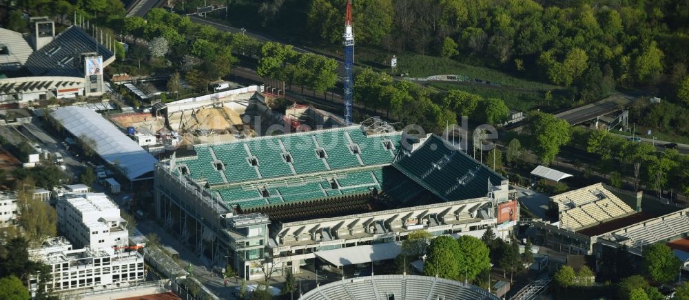 Paris von oben - Tennis- Sportstätten-Gelände der Arena des Stadion in Paris in Ile-de-France, Frankreich