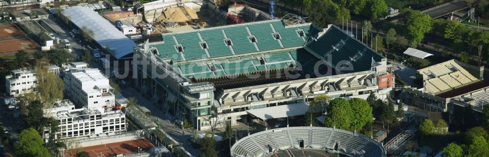 Paris aus der Vogelperspektive: Tennis- Sportstätten-Gelände der Arena des Stadion in Paris in Ile-de-France, Frankreich