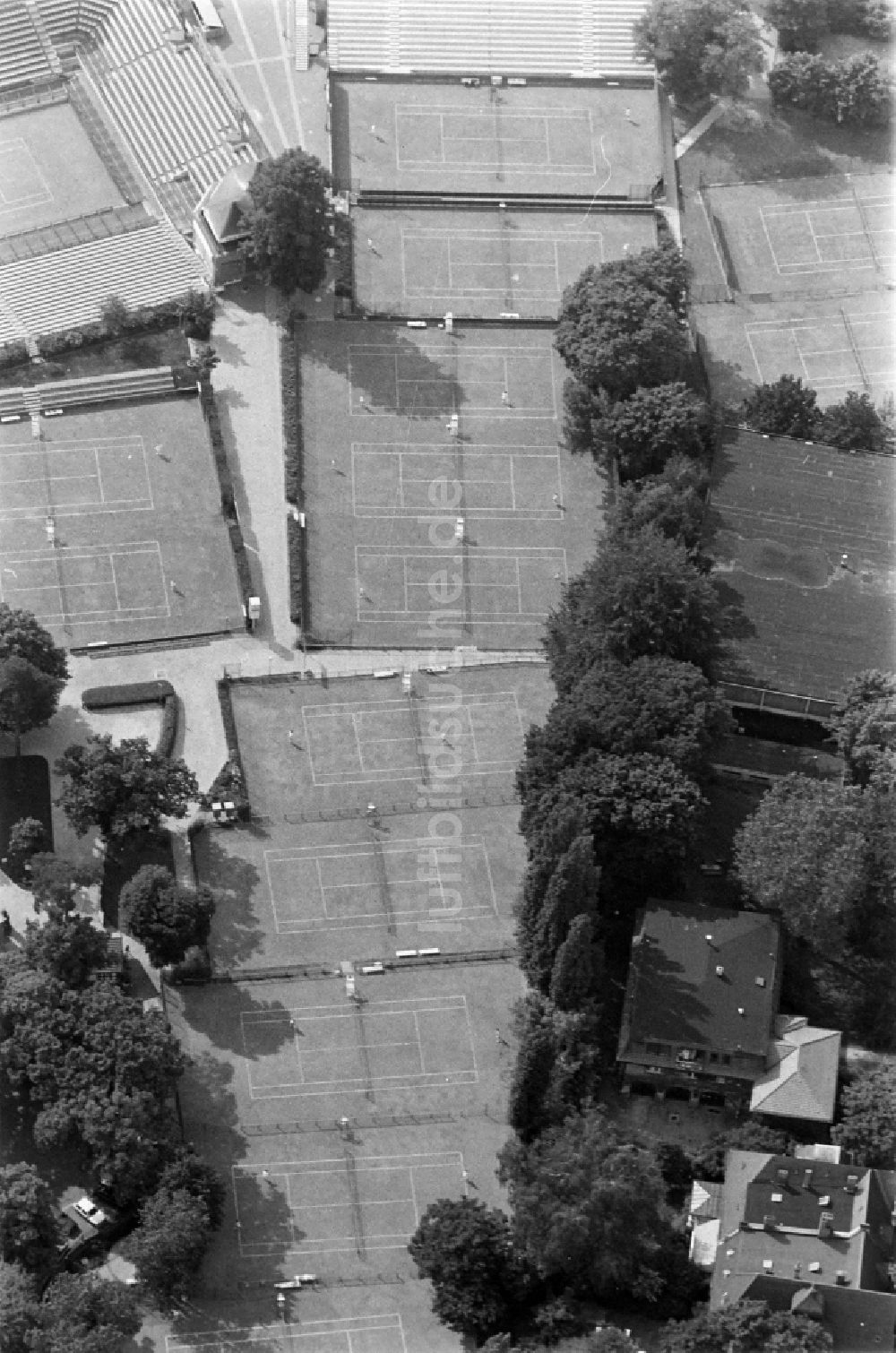 Berlin aus der Vogelperspektive: Tennisplatz Lawn-Tennis-Turnier-Club Rot-Weiß e.V. in Berlin, Deutschland