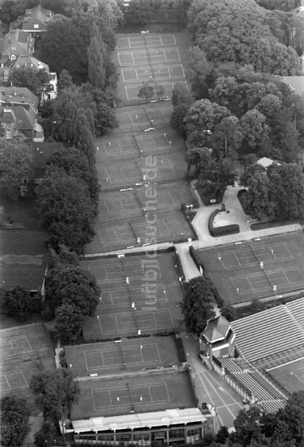 Berlin aus der Vogelperspektive: Tennisplatz Lawn-Tennis-Turnier-Club Rot-Weiß e.V. in Berlin, Deutschland