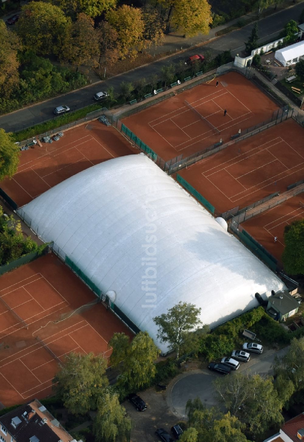 Berlin von oben - Tennisplatz Sportanlage Kanzlerweg - Bundesring - Paradestraße im Stadtteil Tempelhof in Berlin