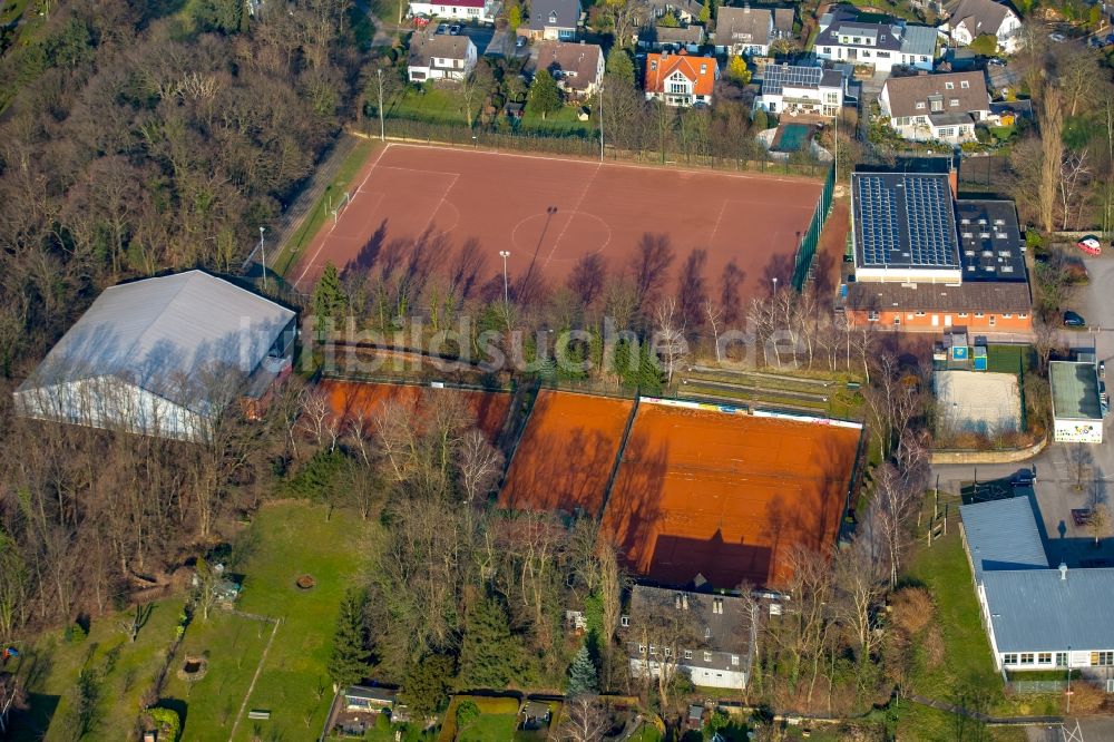 Hattingen aus der Vogelperspektive: Tennisplätze und Sportplatz am Gymnasium Waldstraße in Hattingen im Bundesland Nordrhein-Westfalen