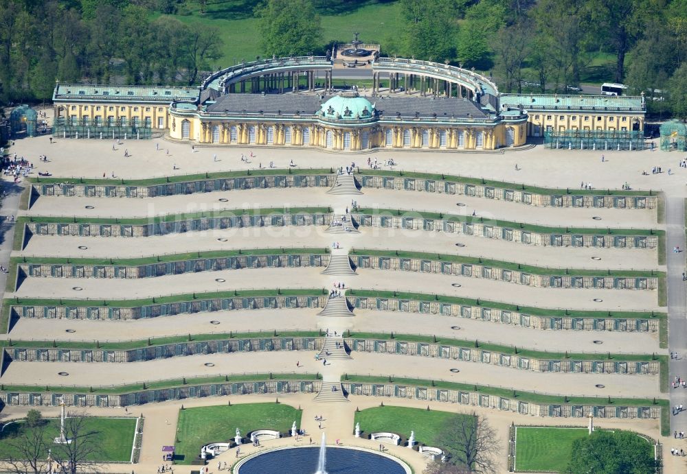 Luftbild Potsdam - Terassen und Große Fontäne im Schlosspark des Schloß Sanssouci in Potsdam