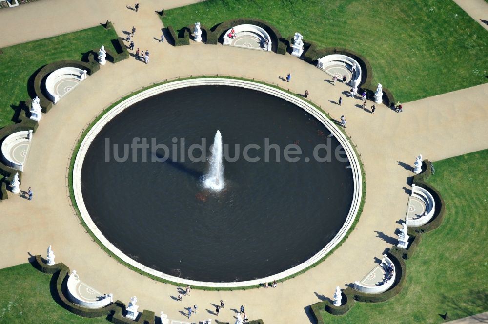 Potsdam aus der Vogelperspektive: Terassen und Große Fontäne im Schlosspark des Schloß Sanssouci in Potsdam