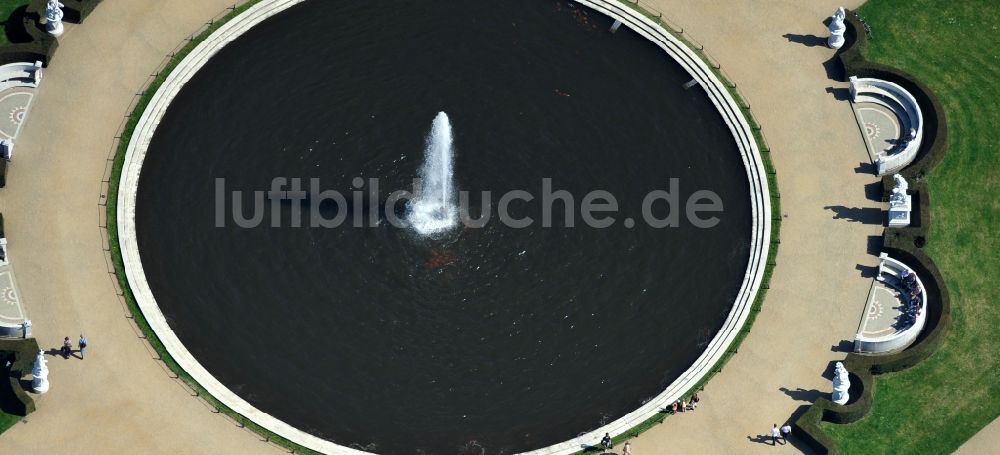 Potsdam aus der Vogelperspektive: Terassen und Große Fontäne im Schlosspark des Schloß Sanssouci in Potsdam