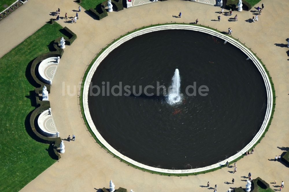 Luftbild Potsdam - Terassen und Große Fontäne im Schlosspark des Schloß Sanssouci in Potsdam