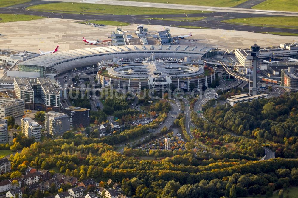 Luftbild Düsseldorf - Terminal am Flughafen Düsseldorf im Bundesland Nordrhein-Westfalen