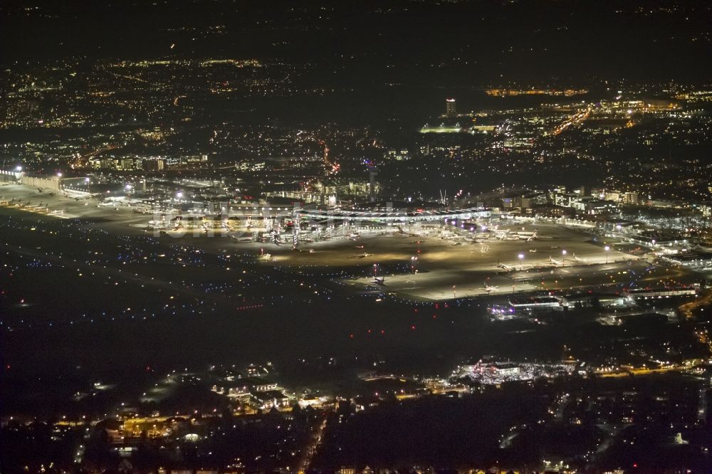 Düsseldorf von oben - Terminal am Flughafen Düsseldorf im Bundesland Nordrhein-Westfalen