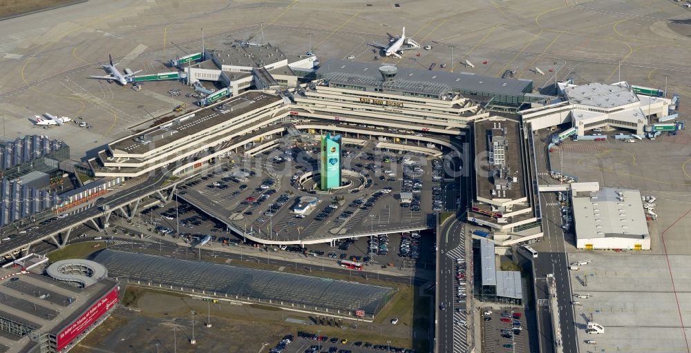 Luftbild KÖLN - Terminal, Rollwege Start- und Landebahn am Flughafen Köln/Bonn „Konrad Adenauer“ in Köln in Nordrhein-Westfalen