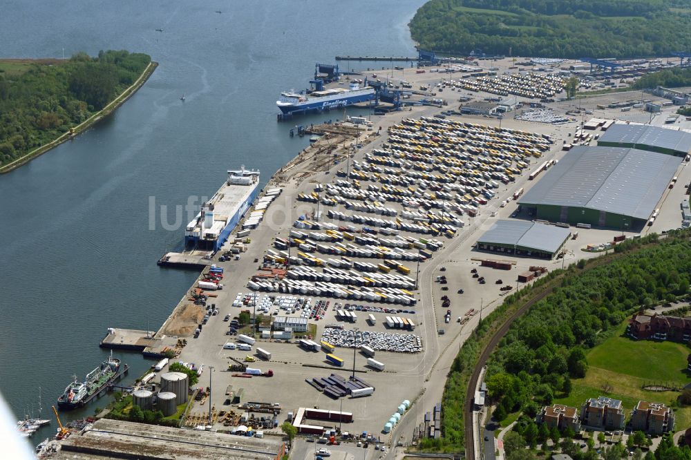 Travemünde aus der Vogelperspektive: Terminal Skandinavienkai im Ortsteil Ivendorf in Travemünde im Bundesland Schleswig-Holstein, Deutschland