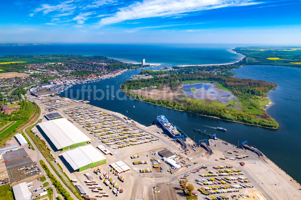 Travemünde aus der Vogelperspektive: Terminal Skandinavienkai im Ortsteil Ivendorf in Travemünde im Bundesland Schleswig-Holstein, Deutschland