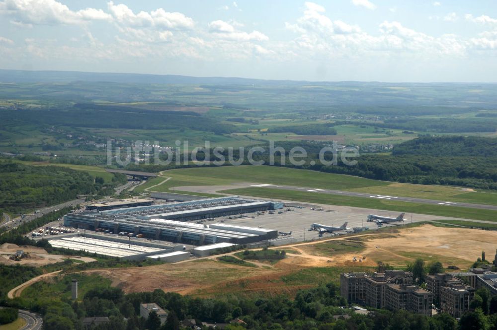 Luftbild Luxemburg - Terminals der Cargolux Airlines International S.A. (kurz: Cargolux) am Flughafen Luxemburg