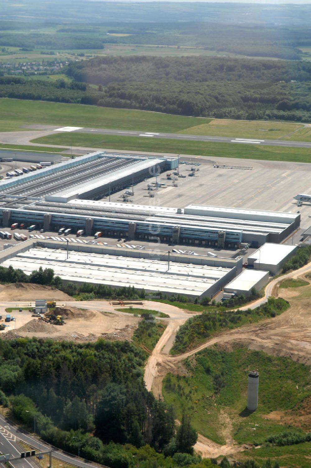 Luftbild Luxemburg - Terminals der Cargolux Airlines International S.A. (kurz: Cargolux) am Flughafen Luxemburg