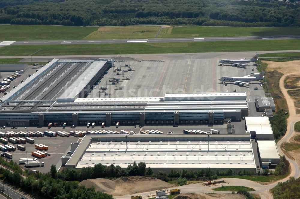 Luftaufnahme Luxemburg - Terminals der Cargolux Airlines International S.A. (kurz: Cargolux) am Flughafen Luxemburg