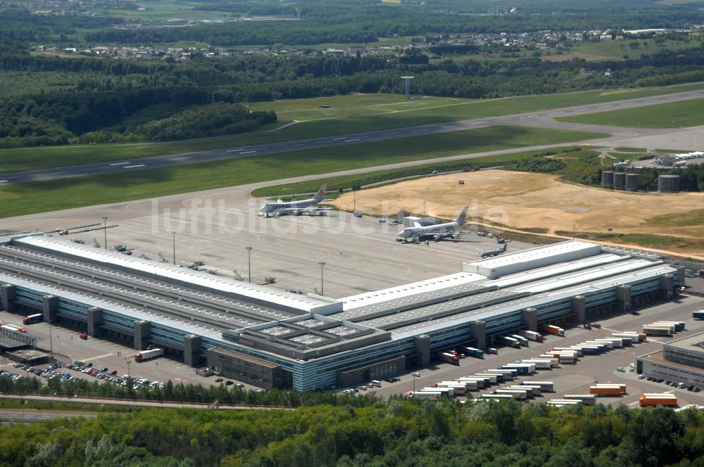 Luftbild Luxemburg - Terminals der Cargolux Airlines International S.A. (kurz: Cargolux) am Flughafen Luxemburg