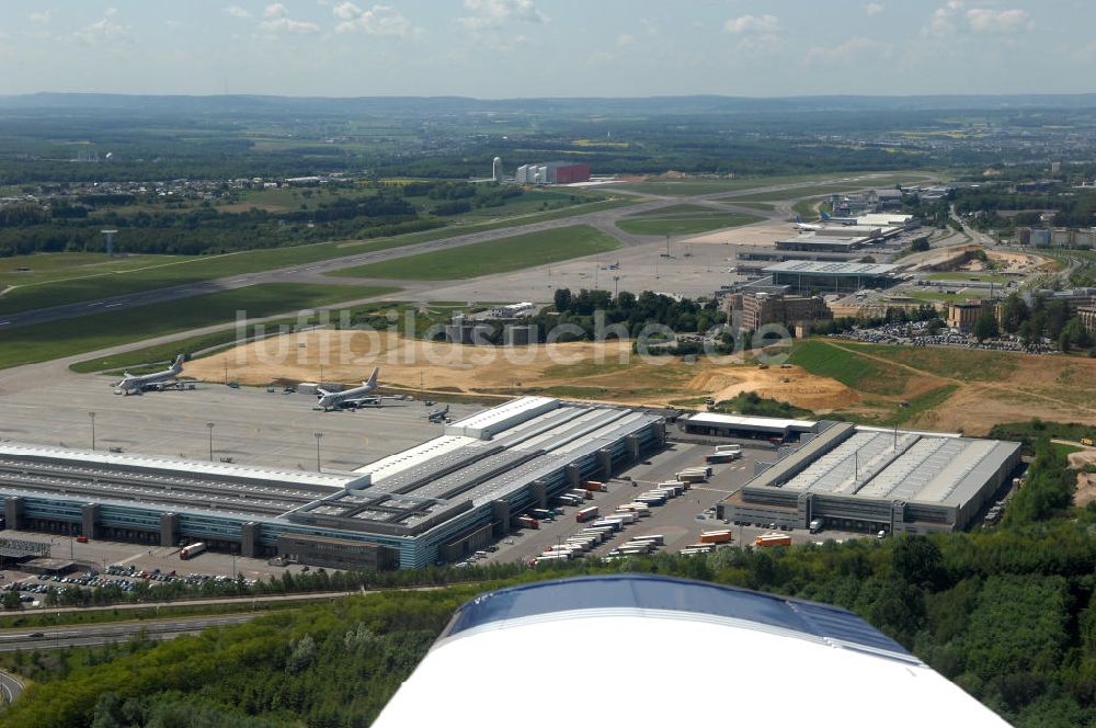 Luftaufnahme Luxemburg - Terminals der Cargolux Airlines International S.A. (kurz: Cargolux) am Flughafen Luxemburg