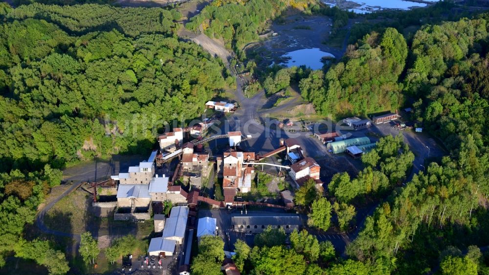 Enspel aus der Vogelperspektive: Tertiär- und Industrie-Erlebnispark Stöffel in Enspel im Bundesland Rheinland-Pfalz, Deutschland