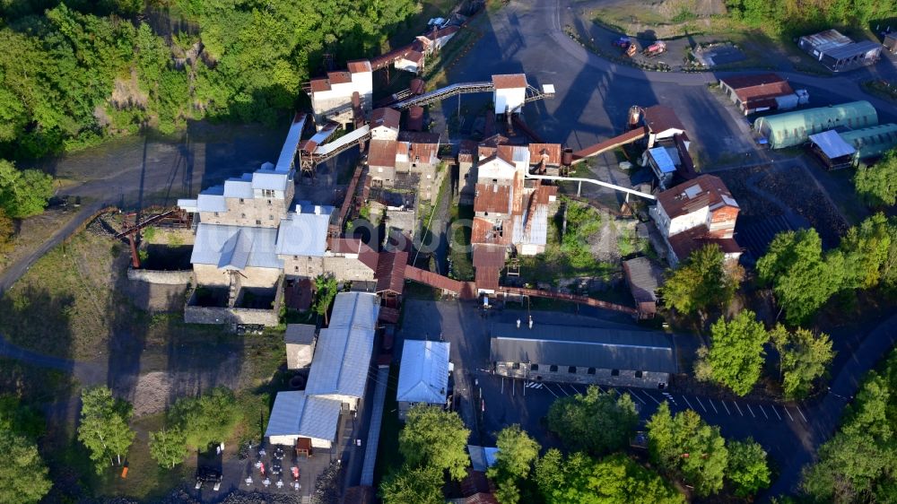 Enspel aus der Vogelperspektive: Tertiär- und Industrie-Erlebnispark Stöffel in Enspel im Bundesland Rheinland-Pfalz, Deutschland