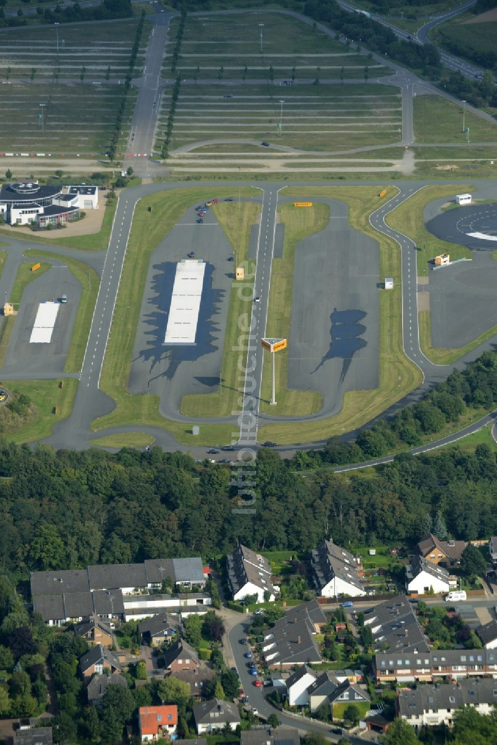 Luftbild Laatzen - Teststrecke und Übungsplatz des ADAC Fahrsicherheits-Zentrum Hannover-Messe in Laatzen im Bundesland Niedersachsen