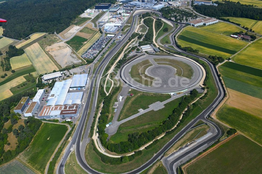 Weissach von oben - Teststrecke und Übungsplatz im Fahrsicherheitszentrum in Weissach im Bundesland Baden-Württemberg, Deutschland