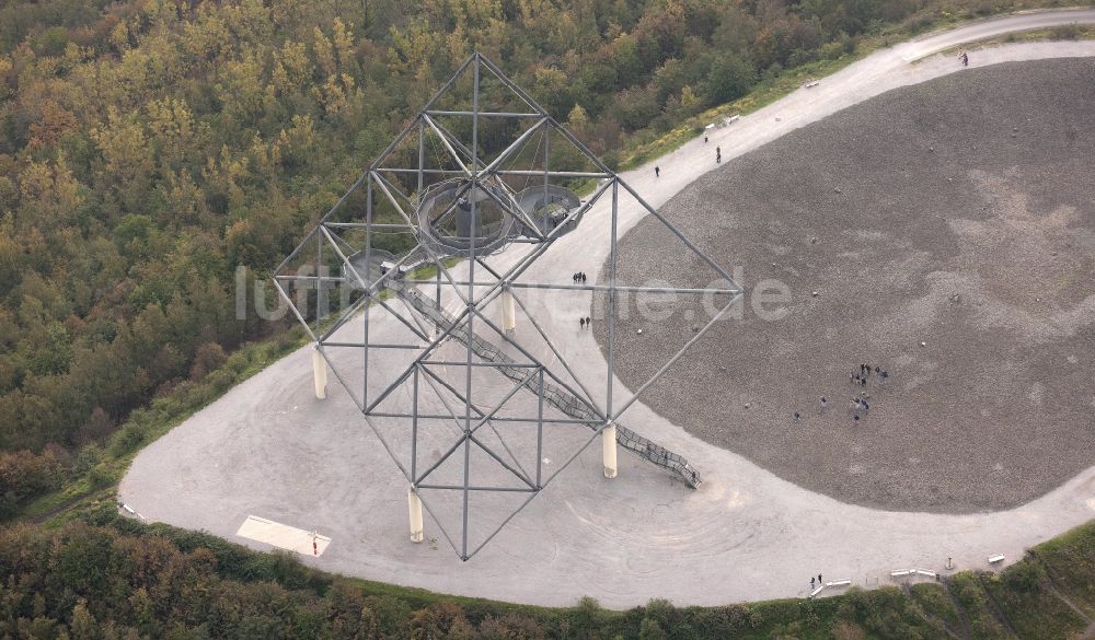 Bottrop von oben - Tetraederhalde mit Aufgangsserpentinen in Bottrop im Bundesland Nordrhein-Westfalen