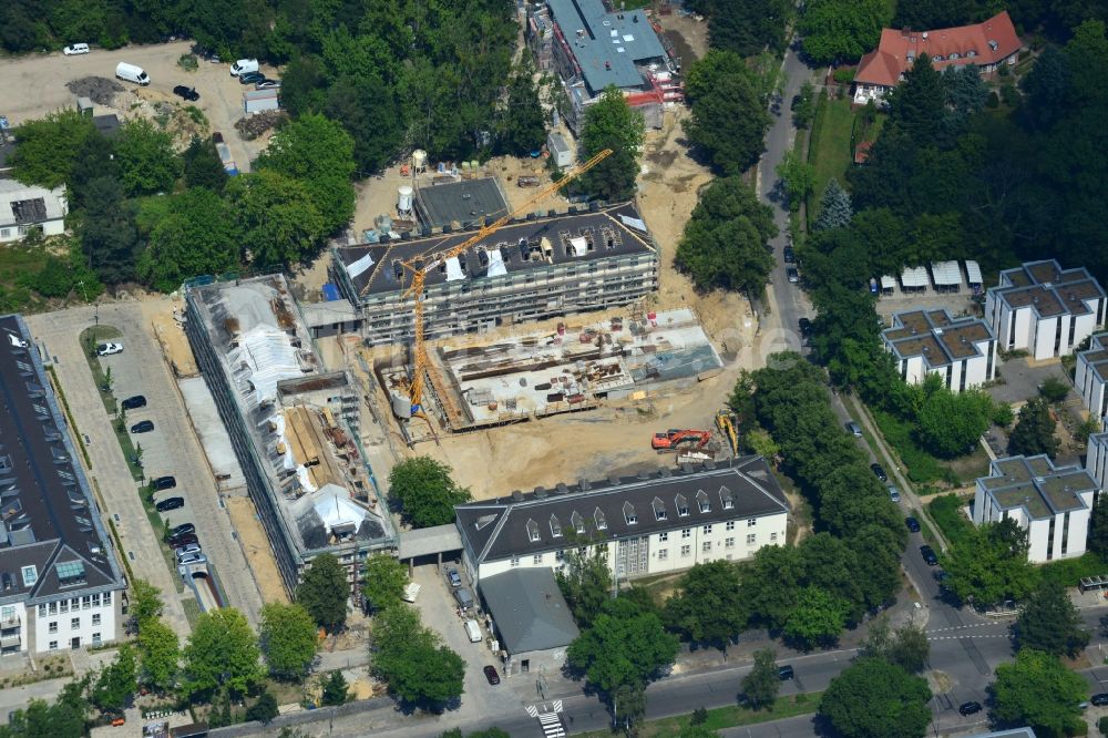 Luftaufnahme Berlin - The metropolitan gardens Immobilienareal an der Clayallee im ORtsteil Dahlem von Berlin