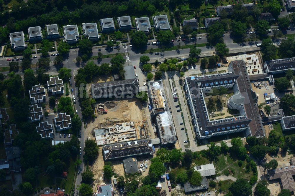 Luftbild Berlin - The metropolitan gardens Immobilienareal an der Clayallee im ORtsteil Dahlem von Berlin