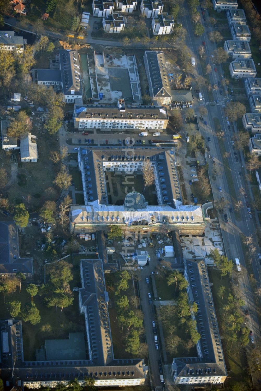 Berlin von oben - The metropolitan gardens Immobilienareal an der Clayallee im ORtsteil Dahlem von Berlin