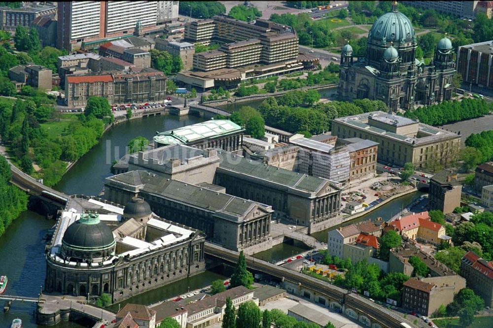 Luftaufnahme Berlin - , the Museum Island to the world's unique cultural and architectural ensemble of the World Heritage Site