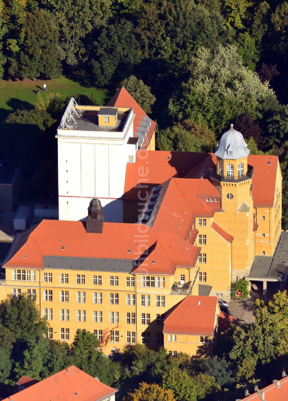 Berlin aus der Vogelperspektive: Theater an der Parkaue in Berlin Lichtenberg