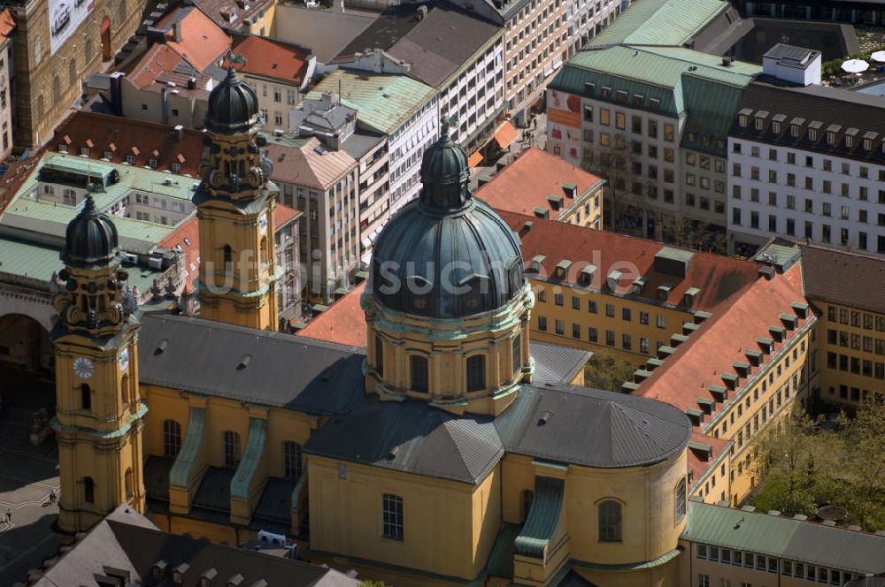 Luftaufnahme MÜNCHEN - Theatinerkirche in München