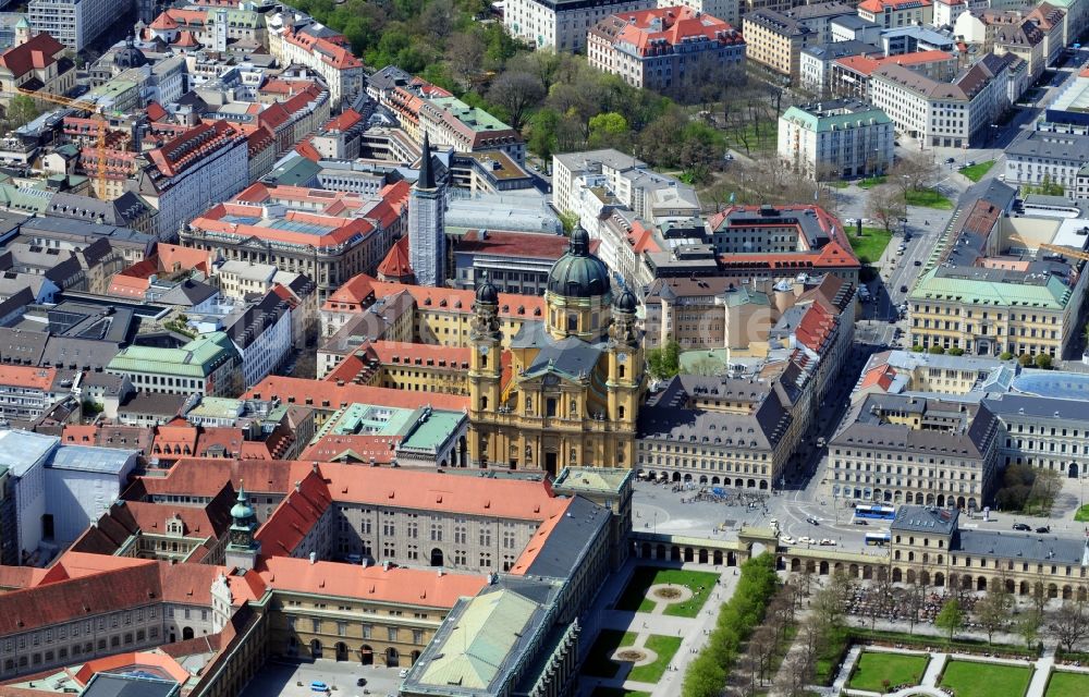 Luftbild München - Theatinerkirche in München im Bundesland Bayern