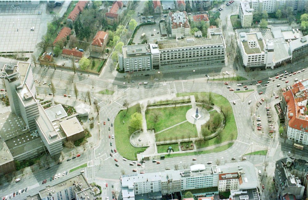 Luftbild Berlin - Charlottenburg - Theodor-Heuss-Platz in Charlottenburg.