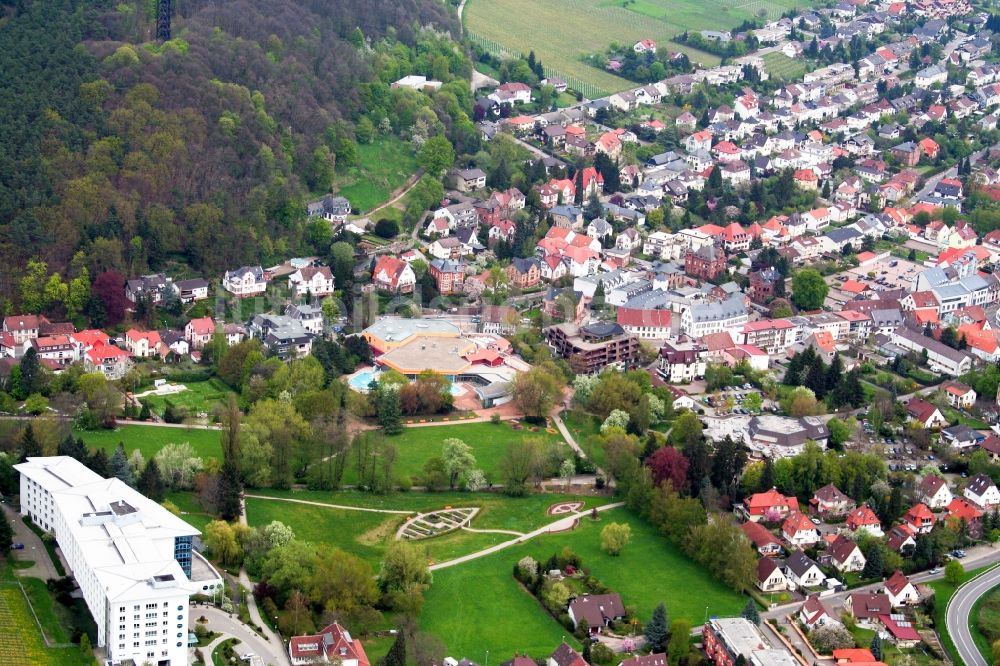 Bad Bergzabern von oben - Therme und Kurpark der Südpfalz Therme und der Edith-Stein-Fachklinik Klinik für Neurologie in Bad Bergzabern im Bundesland Rheinland-Pfalz