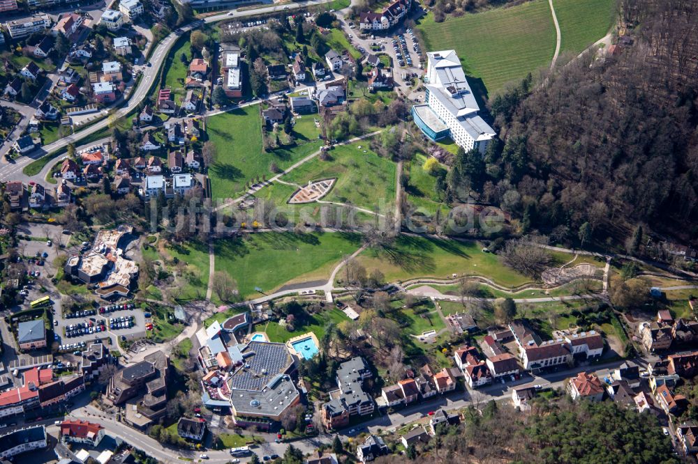 Bad Bergzabern von oben - Therme und Kurpark der Südpfalz Therme und der Edith-Stein-Fachklinik Klinik für Neurologie in Bad Bergzabern im Bundesland Rheinland-Pfalz