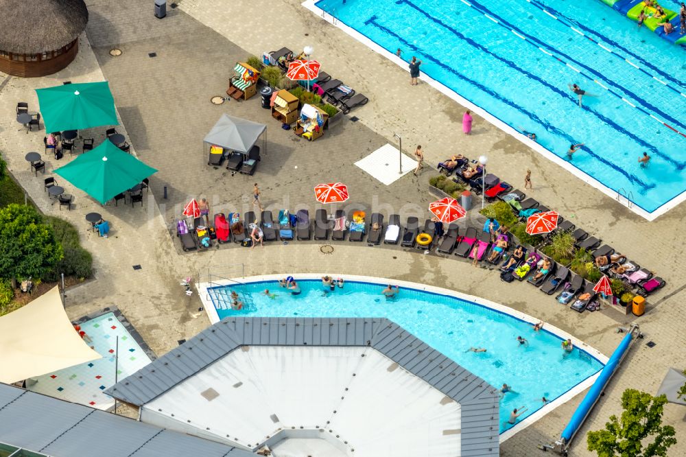 Luftbild Soest - Therme und Schwimmbecken am Freibad der Freizeiteinrichtung AquaFun Soest in Soest im Bundesland Nordrhein-Westfalen, Deutschland