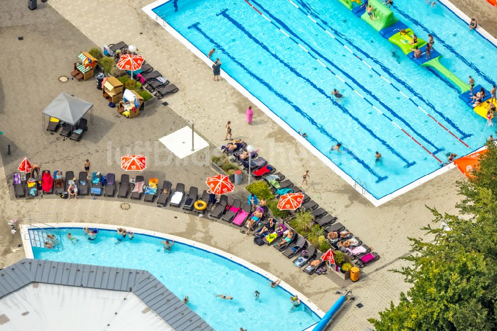 Luftaufnahme Soest - Therme und Schwimmbecken am Freibad der Freizeiteinrichtung AquaFun Soest in Soest im Bundesland Nordrhein-Westfalen, Deutschland