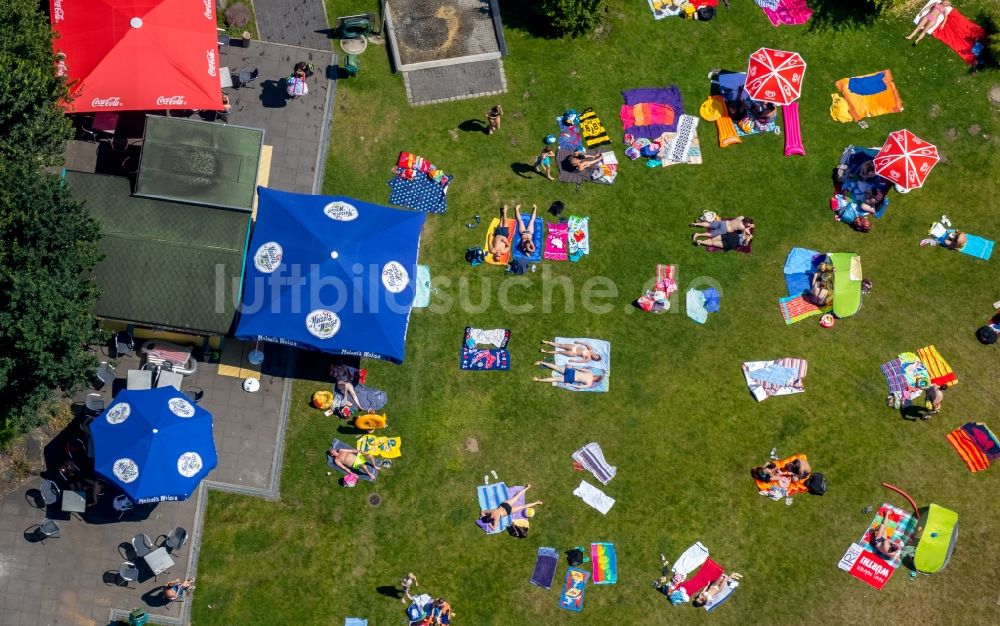 Luftbild Dorsten - Therme und Schwimmbecken am Freibad der Freizeiteinrichtung Atlantis Dorsten am Konrad-Adenauer-Platz in Dorsten im Bundesland Nordrhein-Westfalen