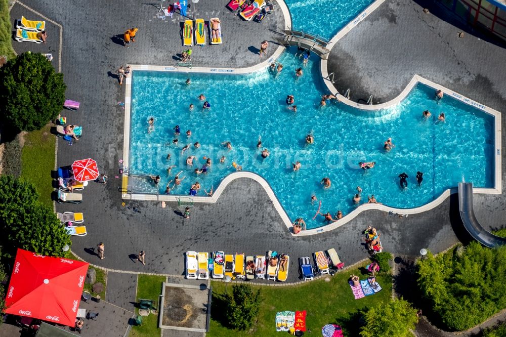 Luftbild Dorsten - Therme und Schwimmbecken am Freibad der Freizeiteinrichtung Atlantis Dorsten am Konrad-Adenauer-Platz in Dorsten im Bundesland Nordrhein-Westfalen