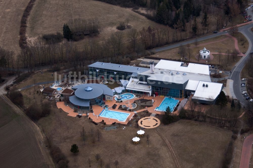 Bad Rodach aus der Vogelperspektive: Therme und Schwimmbecken am Freibad der Freizeiteinrichtung in Bad Rodach im Bundesland Bayern